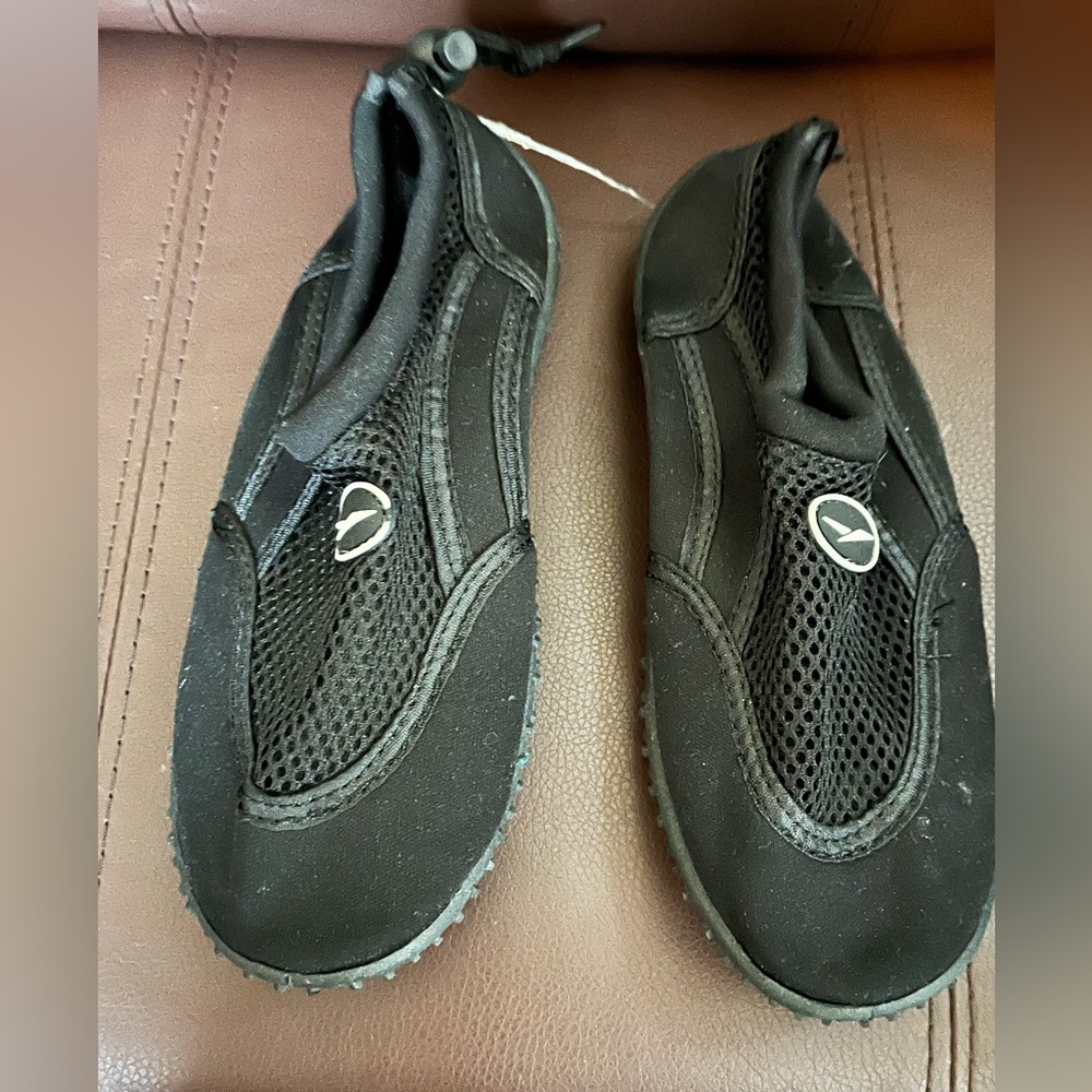 Water shoes kids size 2